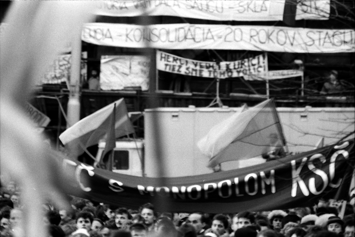 Ján Lörincz, Demonštrácie, Námestie SNP. 1989. Súkromný majetok